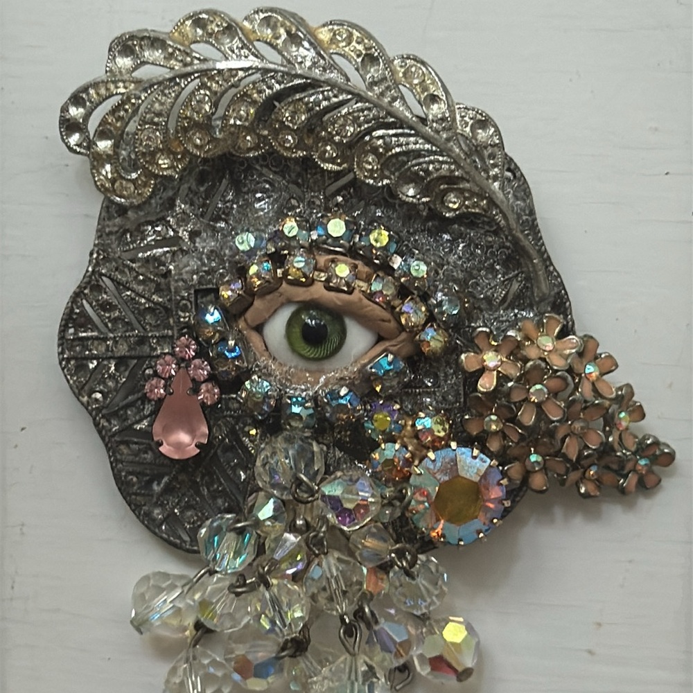 Third Eye Ophanim Brooch 🤍 - Picture 3 of 10